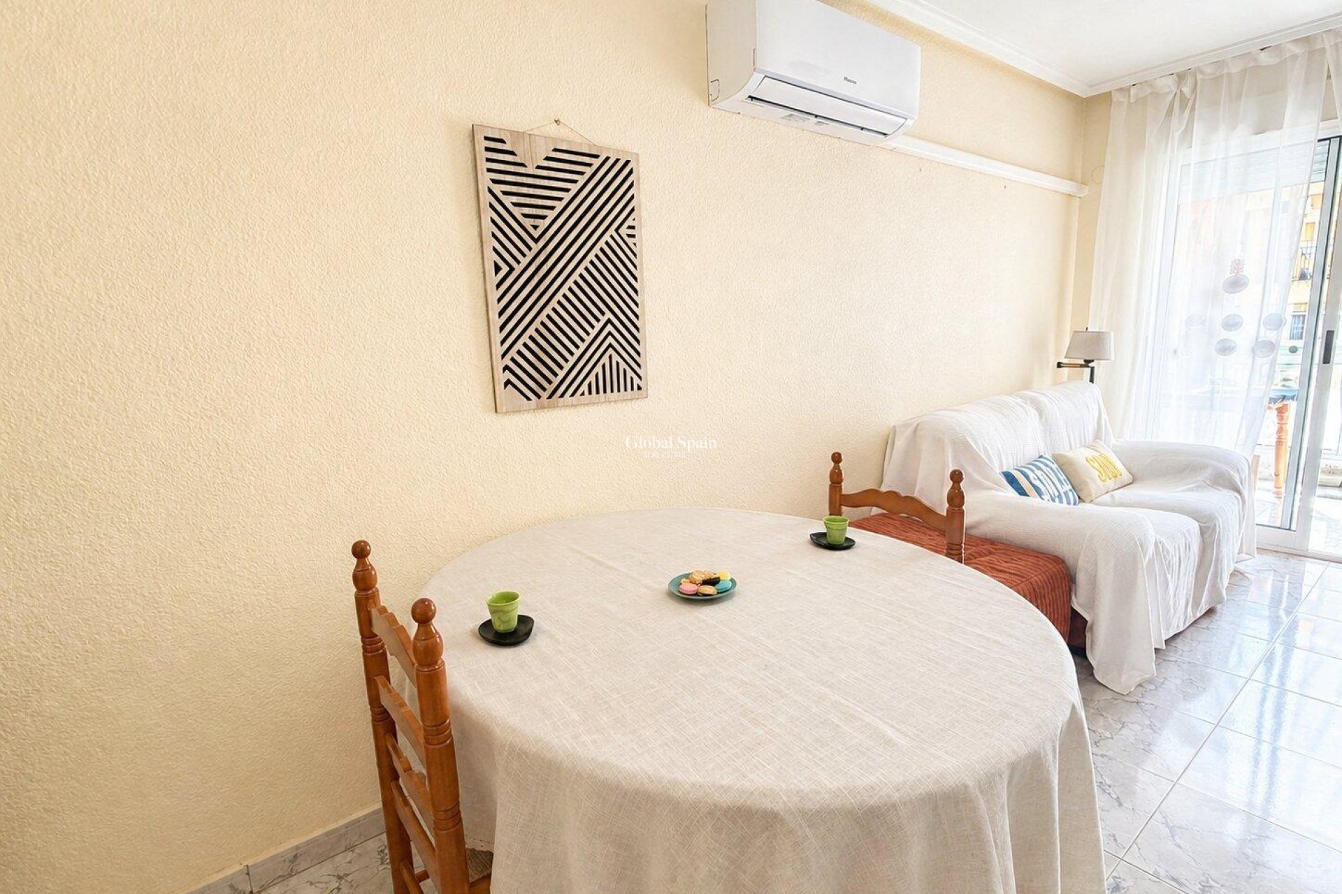 Wiederverkauf - WOHNUNG -
TORREVIEJA - Habaneras