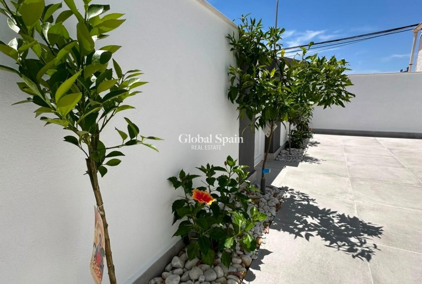 Wiederverkauf - WOHNUNG -
TORREVIEJA - La Siesta - El Salado - Torreta