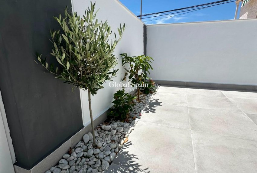 Wiederverkauf - WOHNUNG -
TORREVIEJA - La Siesta - El Salado - Torreta