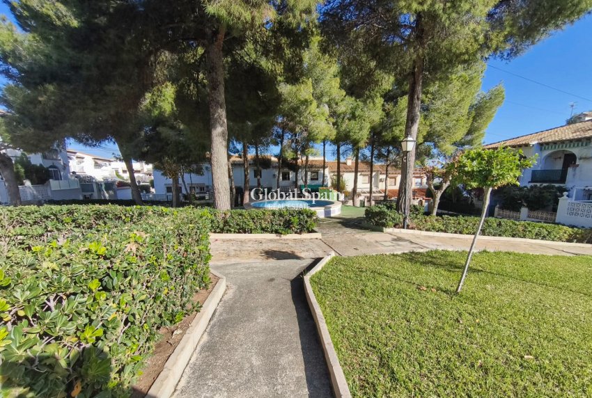 Wiederverkauf - WOHNUNG -
TORREVIEJA - Lago jardin