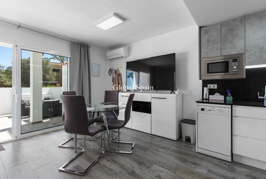 Wiederverkauf - WOHNUNG -
TORREVIEJA - Lago jardin
