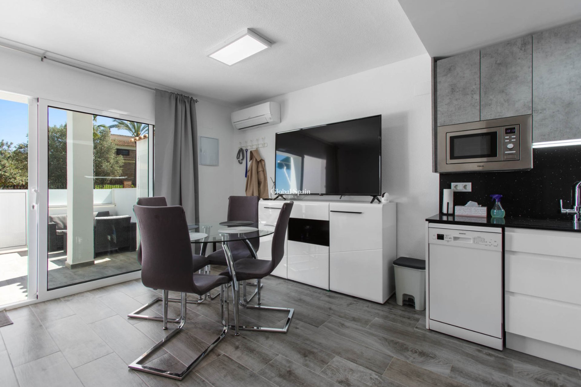 Wiederverkauf - WOHNUNG -
TORREVIEJA - Lago jardin