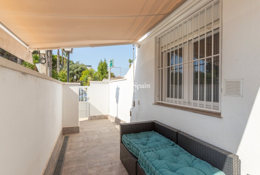 Wiederverkauf - WOHNUNG -
TORREVIEJA - Lago jardin