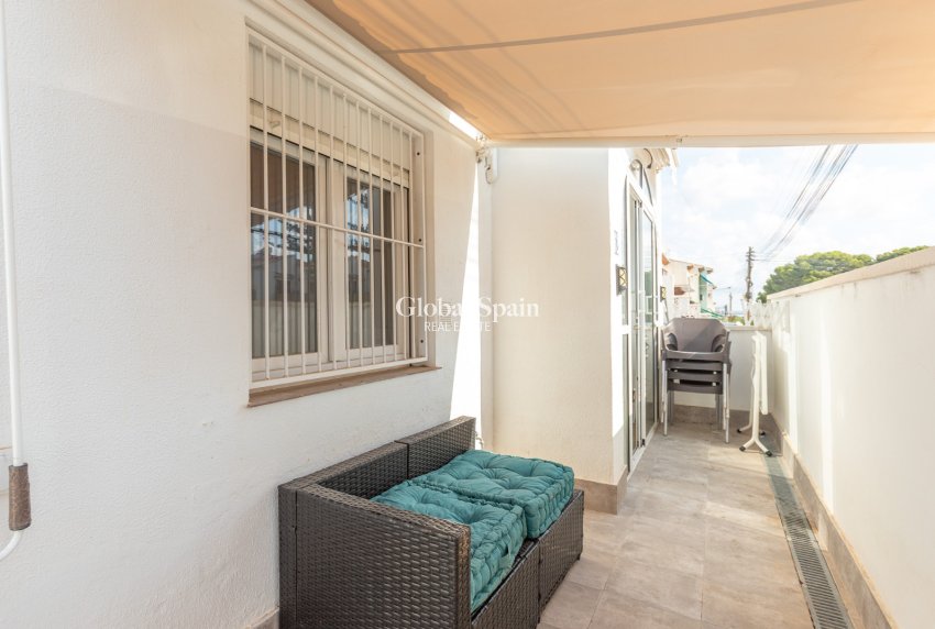 Wiederverkauf - WOHNUNG -
TORREVIEJA - Lago jardin