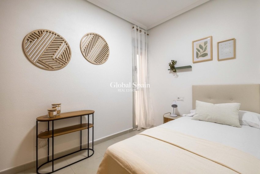 Wiederverkauf - WOHNUNG -
TORREVIEJA - Las calas