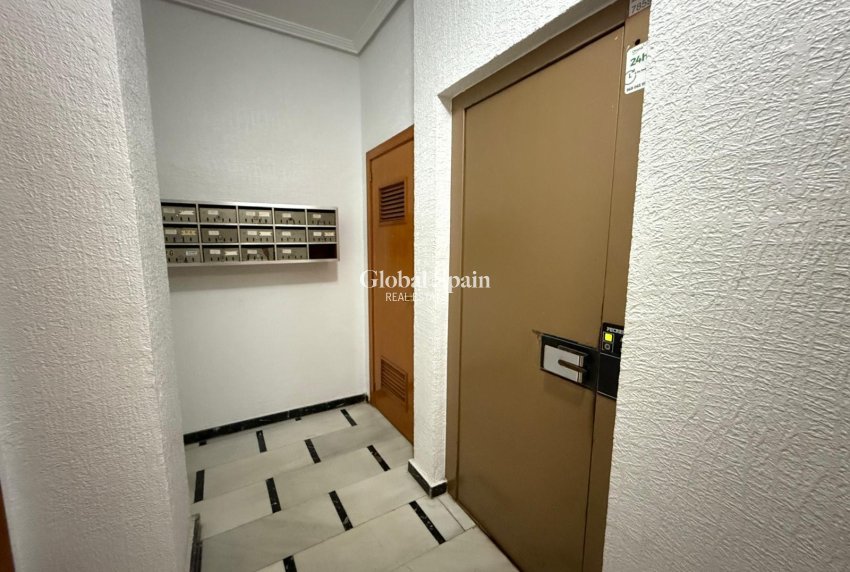 Wiederverkauf - WOHNUNG -
TORREVIEJA - Las Piscinas Naturales