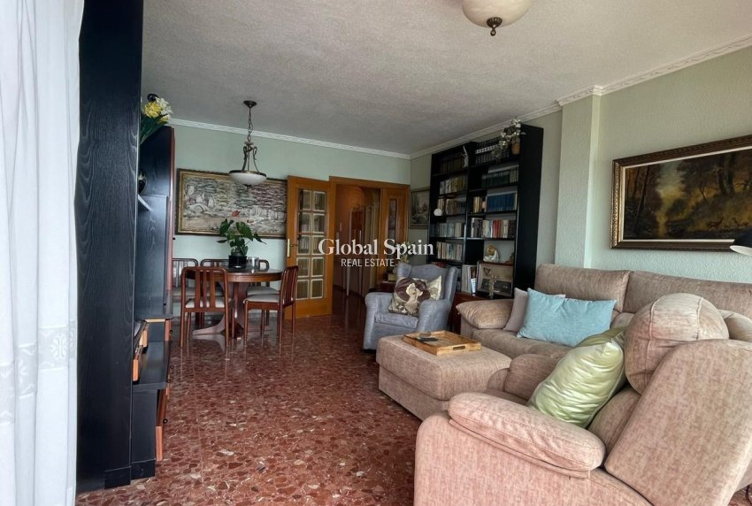 Wiederverkauf - WOHNUNG -
TORREVIEJA - Las Piscinas Naturales