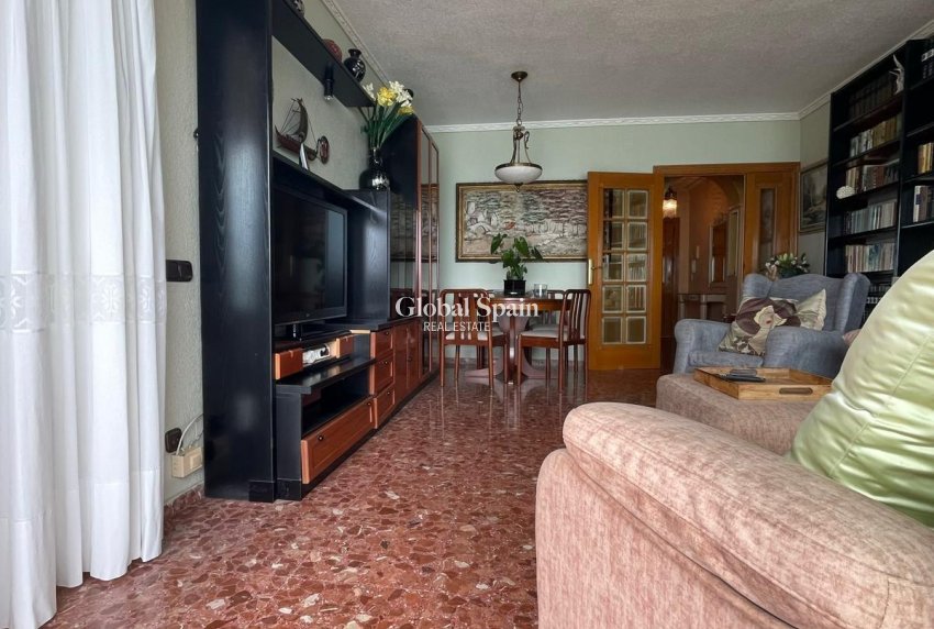 Wiederverkauf - WOHNUNG -
TORREVIEJA - Las Piscinas Naturales