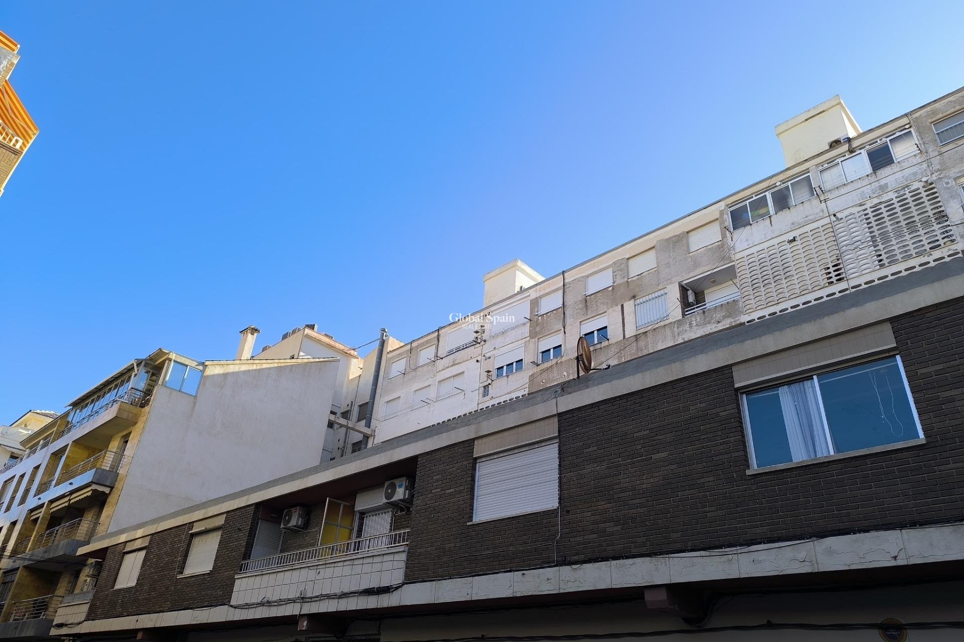 Wiederverkauf - WOHNUNG -
TORREVIEJA - Las Piscinas Naturales