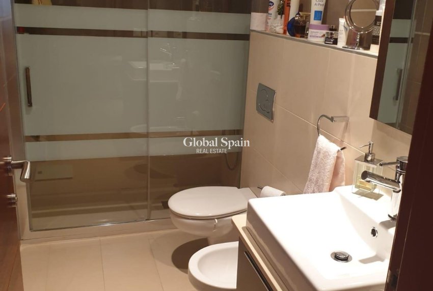 Wiederverkauf - WOHNUNG -
TORREVIEJA - Las Piscinas Naturales