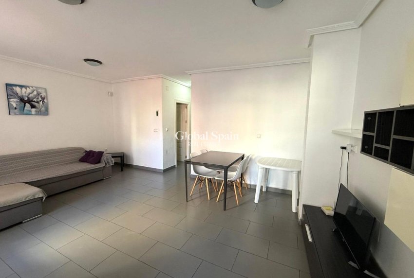 Wiederverkauf - WOHNUNG -
TORREVIEJA - Las Piscinas Naturales