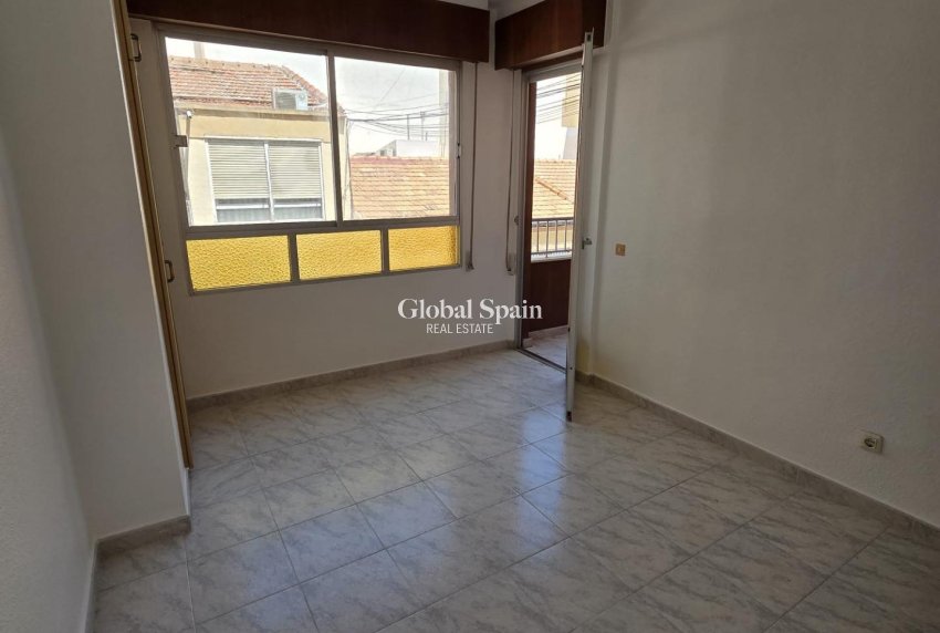 Wiederverkauf - WOHNUNG -
TORREVIEJA - Las Piscinas Naturales