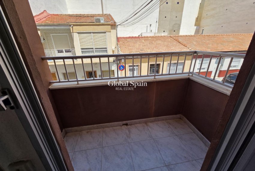 Wiederverkauf - WOHNUNG -
TORREVIEJA - Las Piscinas Naturales