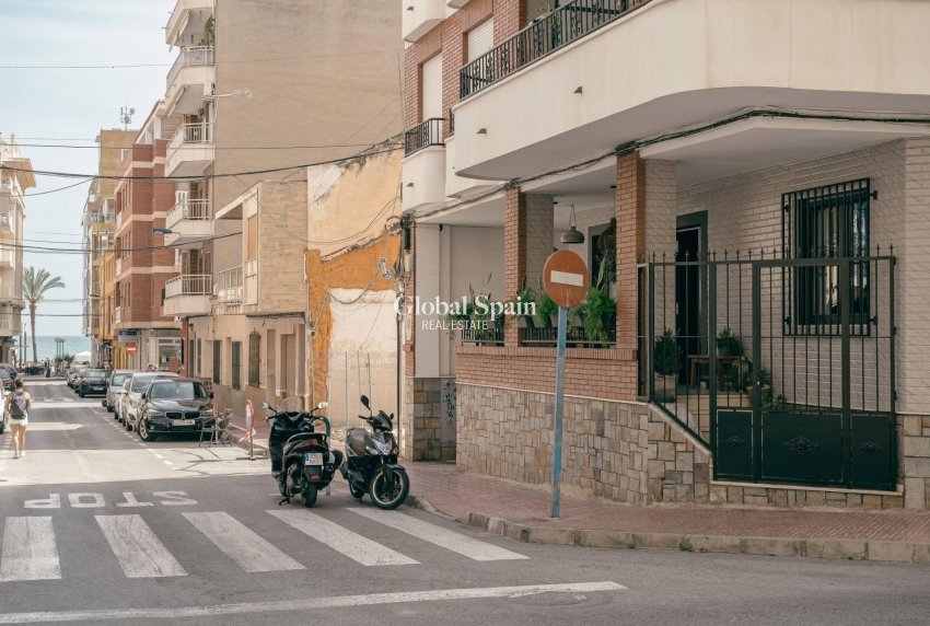 Wiederverkauf - WOHNUNG -
TORREVIEJA - Las Piscinas Naturales