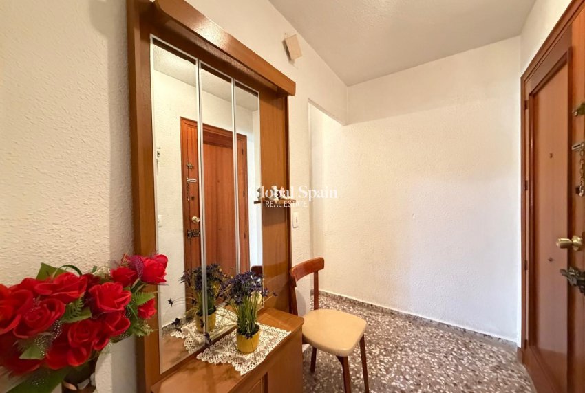 Wiederverkauf - WOHNUNG -
TORREVIEJA - Las Piscinas Naturales