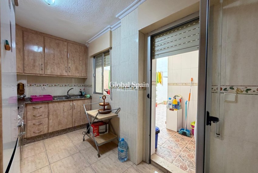 Wiederverkauf - WOHNUNG -
TORREVIEJA - Las Piscinas Naturales