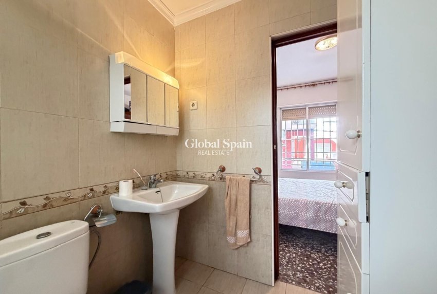 Wiederverkauf - WOHNUNG -
TORREVIEJA - Las Piscinas Naturales