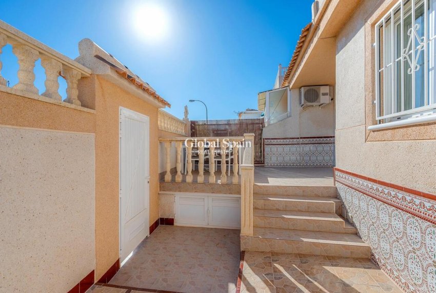 Wiederverkauf - WOHNUNG -
TORREVIEJA - LOS BALCONES - LOS ALTOS