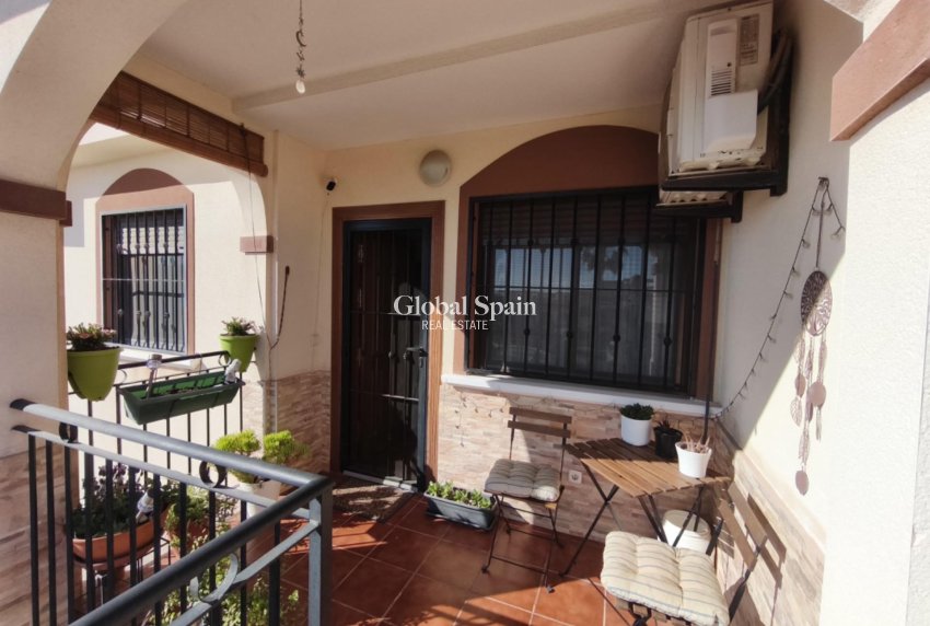 Wiederverkauf - WOHNUNG -
TORREVIEJA - Parque Acuático - Sector 25