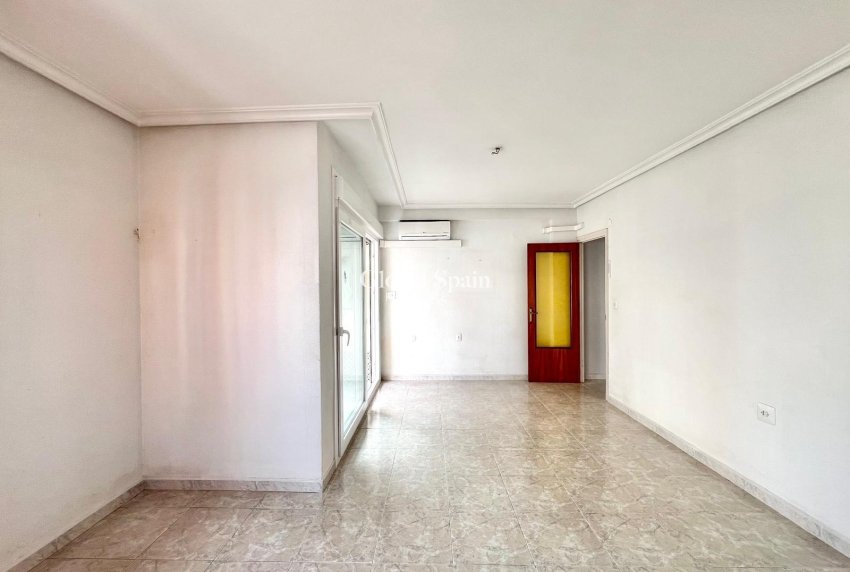 Wiederverkauf - WOHNUNG -
TORREVIEJA - Paseo maritimo