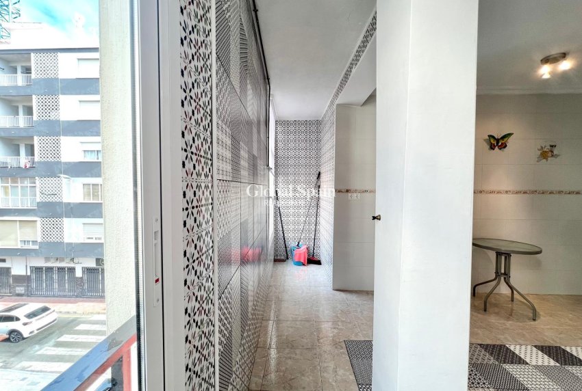 Wiederverkauf - WOHNUNG -
TORREVIEJA - Paseo maritimo