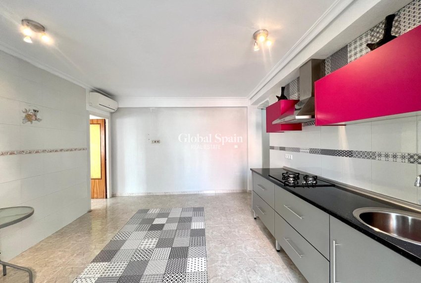 Wiederverkauf - WOHNUNG -
TORREVIEJA - Paseo maritimo