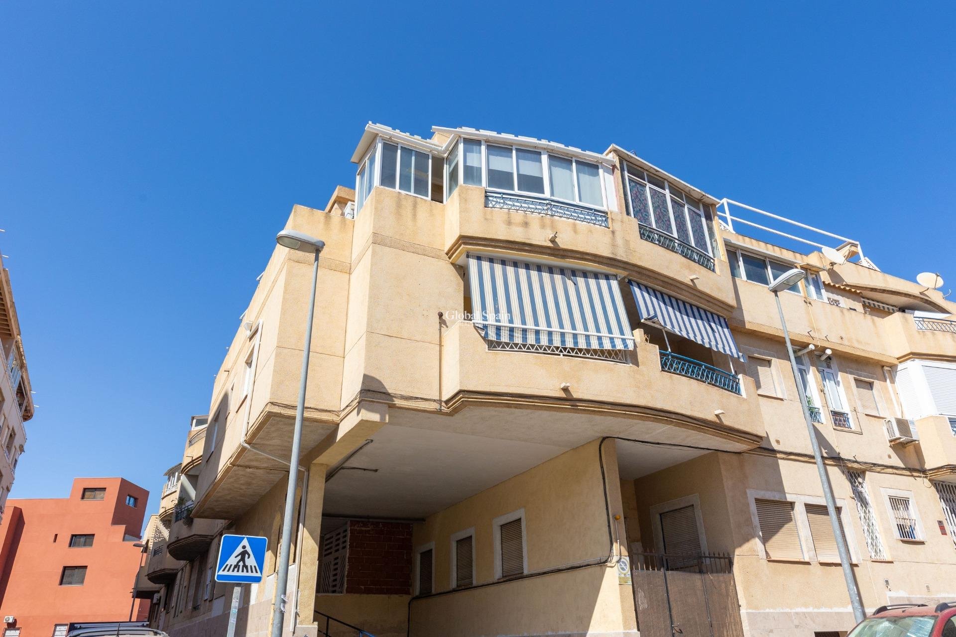 Wiederverkauf - Wohnung -
TORREVIEJA - Playa de los locos