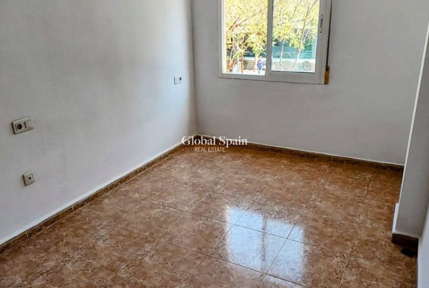 Wiederverkauf - WOHNUNG -
TORREVIEJA - Playa de los Locos