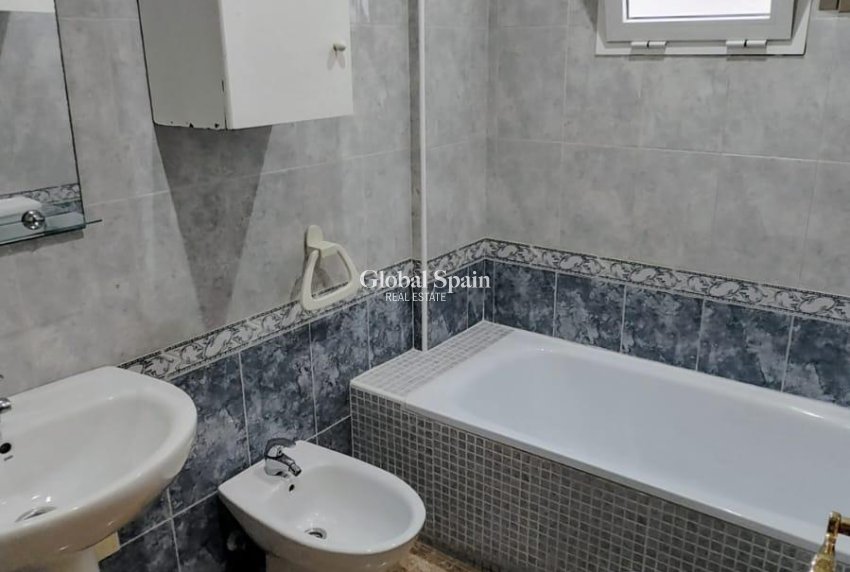 Wiederverkauf - WOHNUNG -
TORREVIEJA - Playa de los Locos