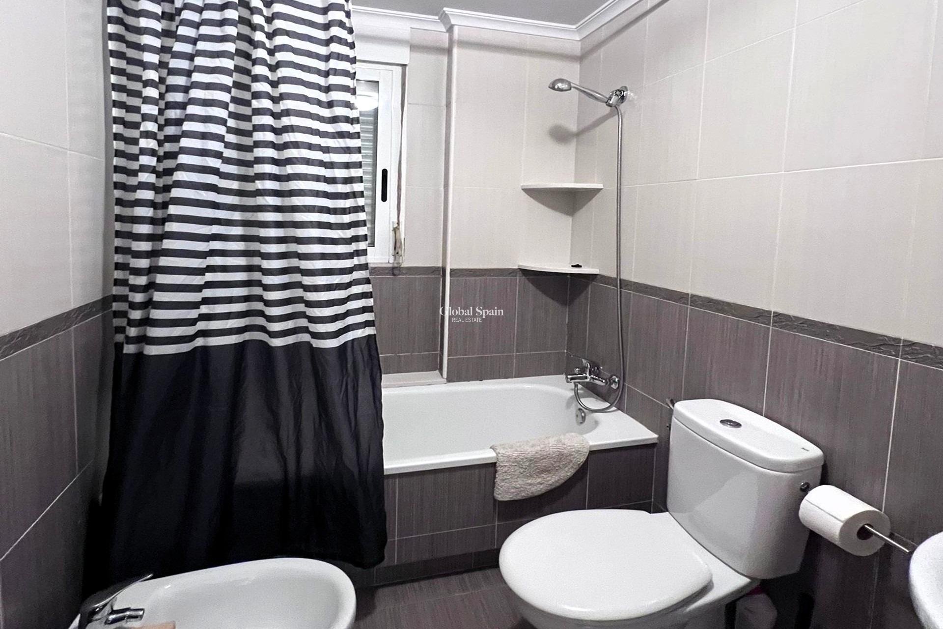 Wiederverkauf - WOHNUNG -
TORREVIEJA - Playa de los Locos