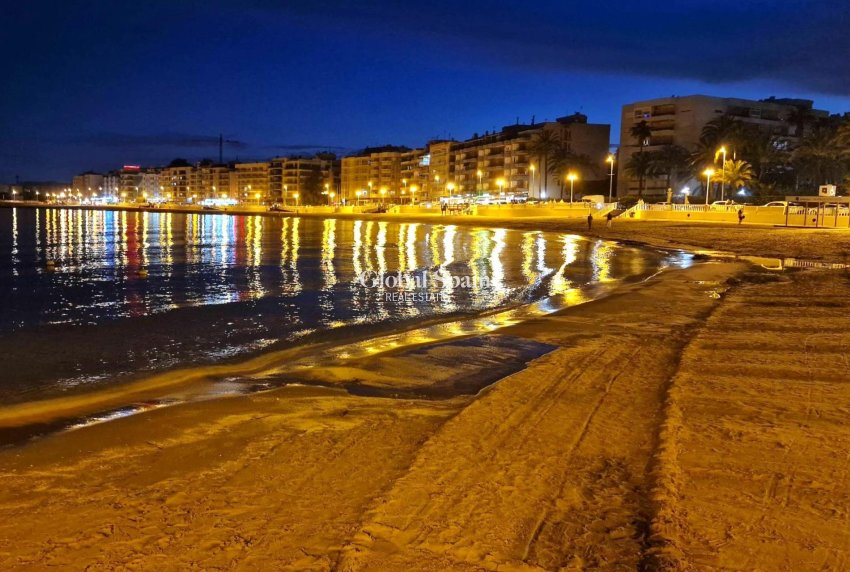 Wiederverkauf - WOHNUNG -
TORREVIEJA - Playa de los Locos