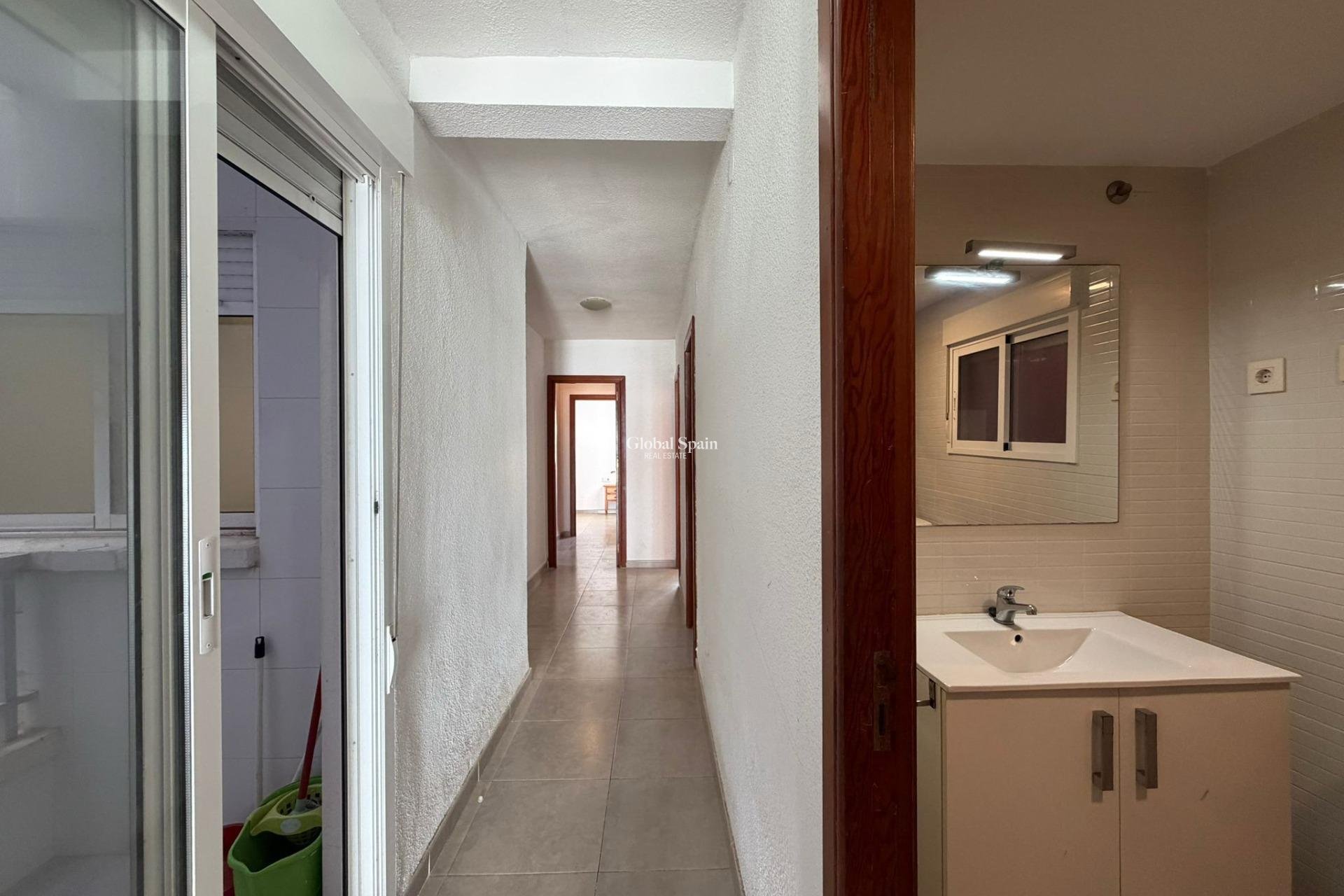 Wiederverkauf - WOHNUNG -
TORREVIEJA - Playa de los Locos