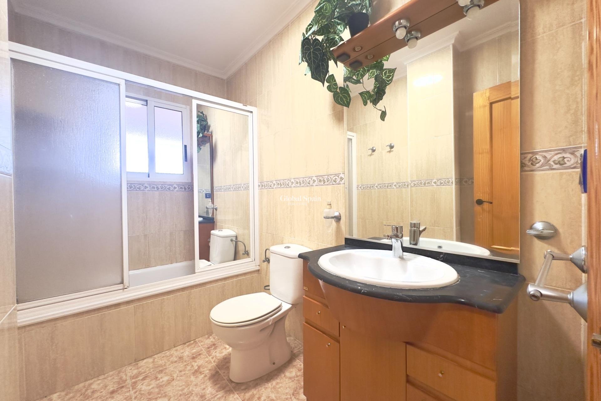 Wiederverkauf - WOHNUNG -
TORREVIEJA - Playa de los locos