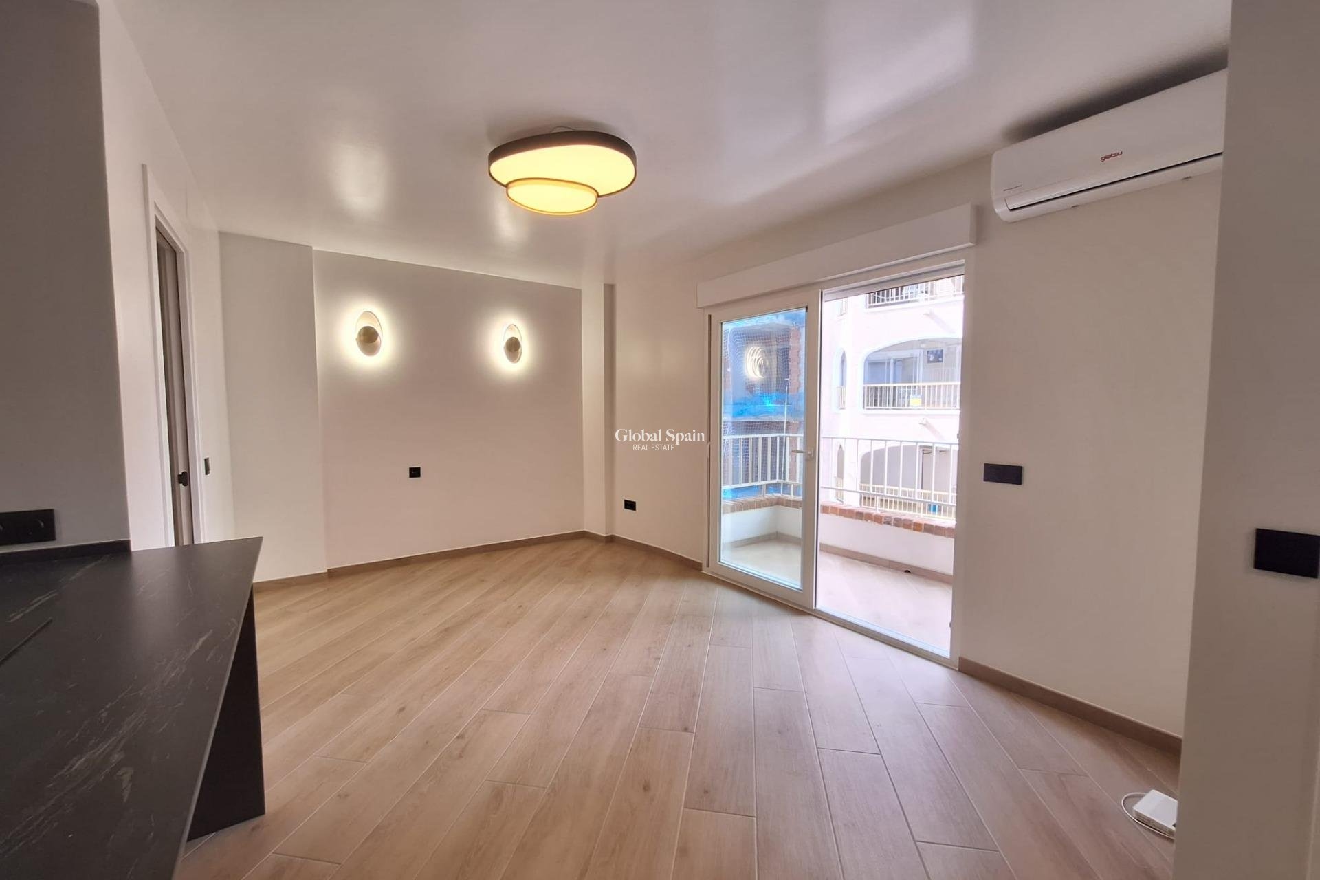 Wiederverkauf - WOHNUNG -
TORREVIEJA - Playa de los Locos