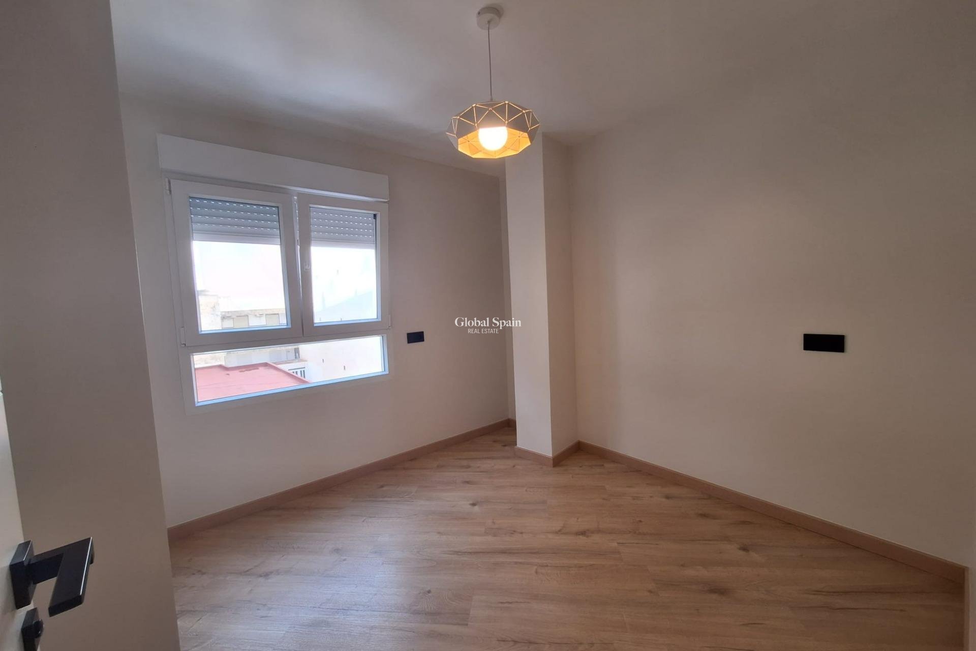 Wiederverkauf - WOHNUNG -
TORREVIEJA - Playa de los Locos