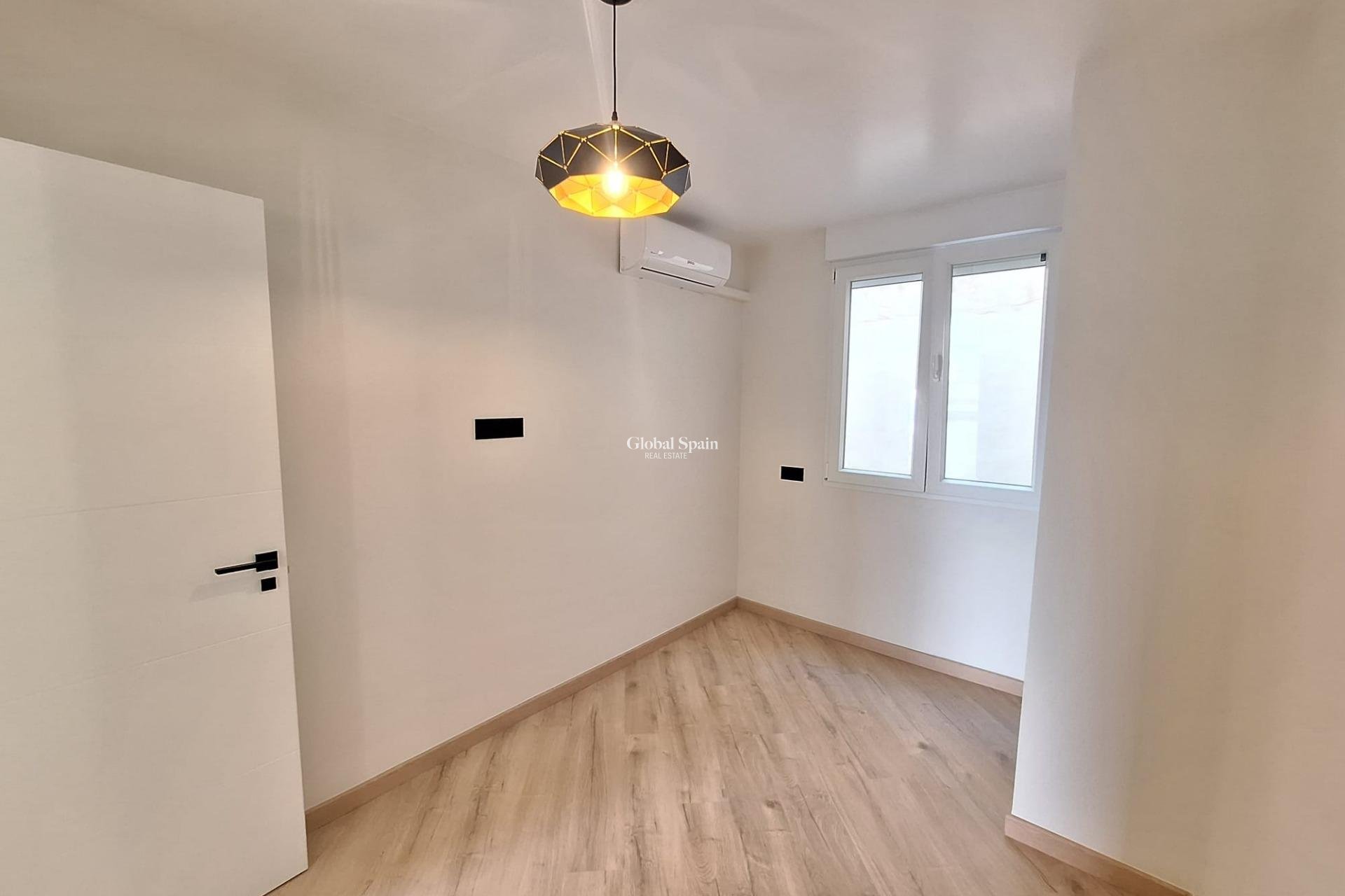 Wiederverkauf - WOHNUNG -
TORREVIEJA - Playa de los Locos
