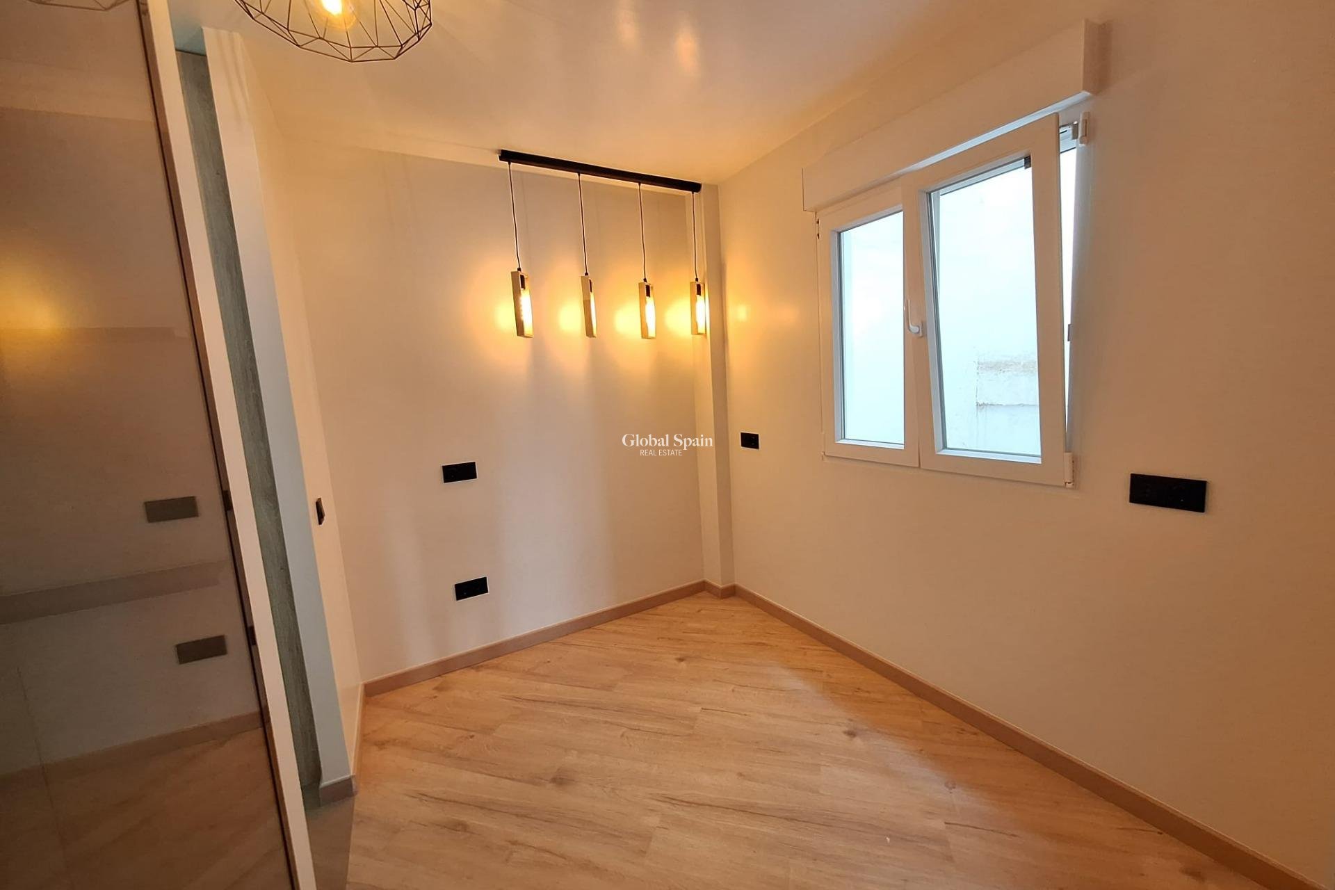 Wiederverkauf - WOHNUNG -
TORREVIEJA - Playa de los Locos