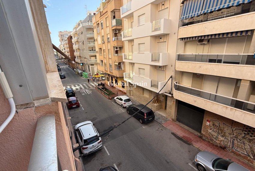 Wiederverkauf - WOHNUNG -
TORREVIEJA - Playa de los Locos