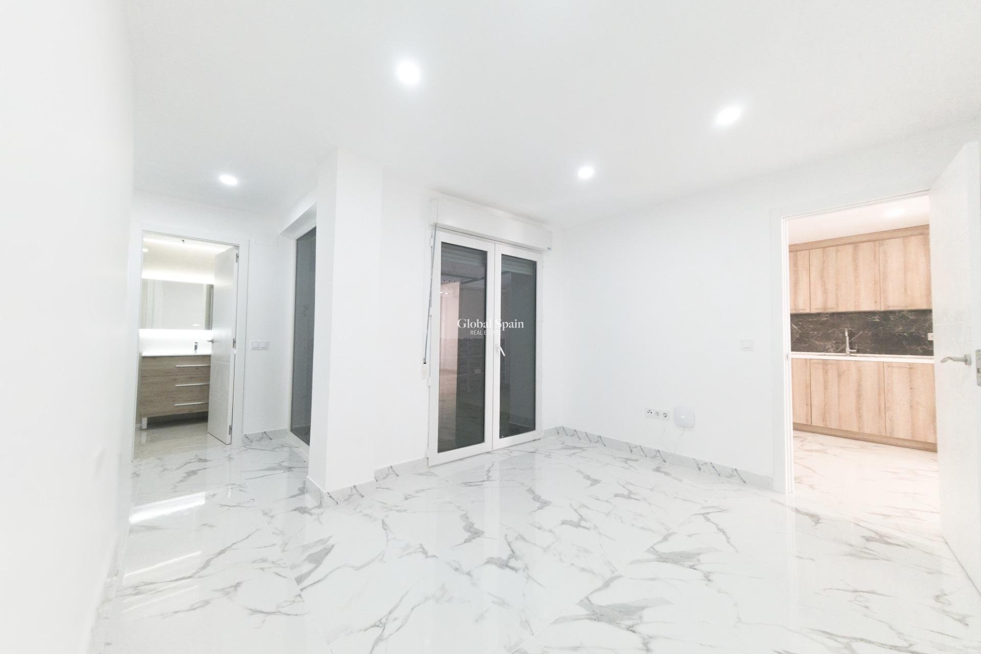 Wiederverkauf - WOHNUNG -
TORREVIEJA - Playa De Los Náufragos