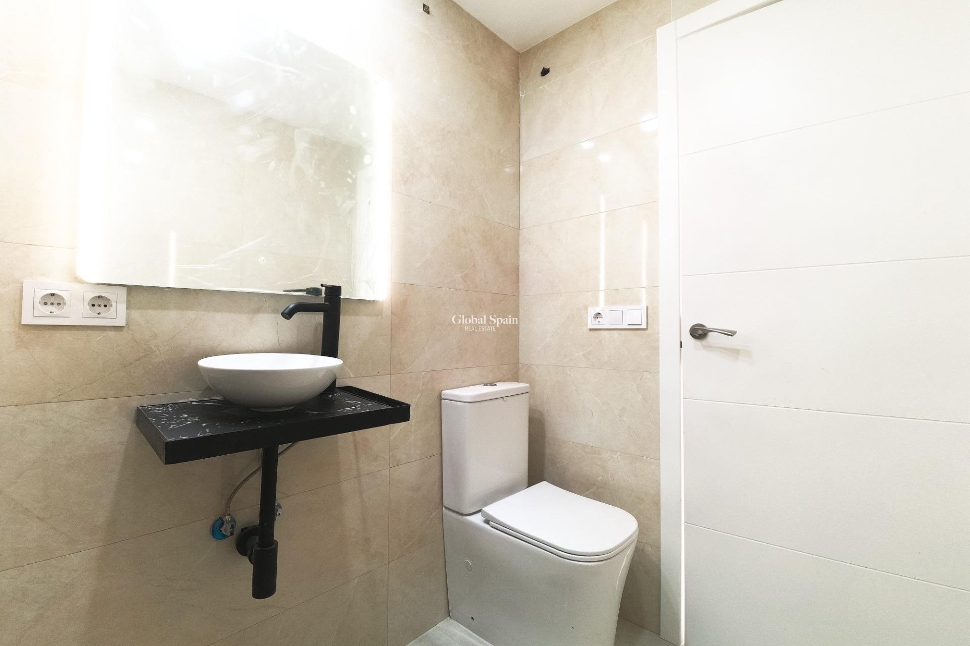 Wiederverkauf - WOHNUNG -
TORREVIEJA - Playa De Los Náufragos