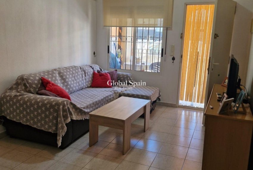 Wiederverkauf - WOHNUNG -
TORREVIEJA - Playa De Los Náufragos