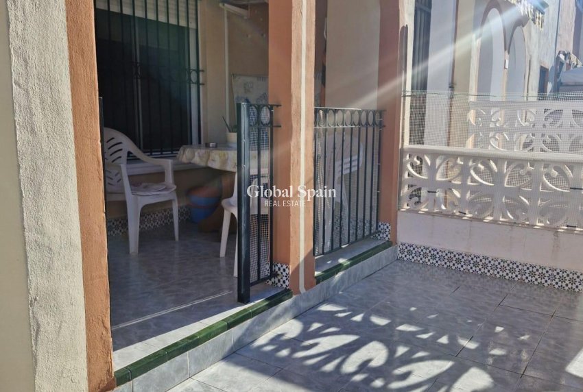 Wiederverkauf - WOHNUNG -
TORREVIEJA - Playa De Los Náufragos