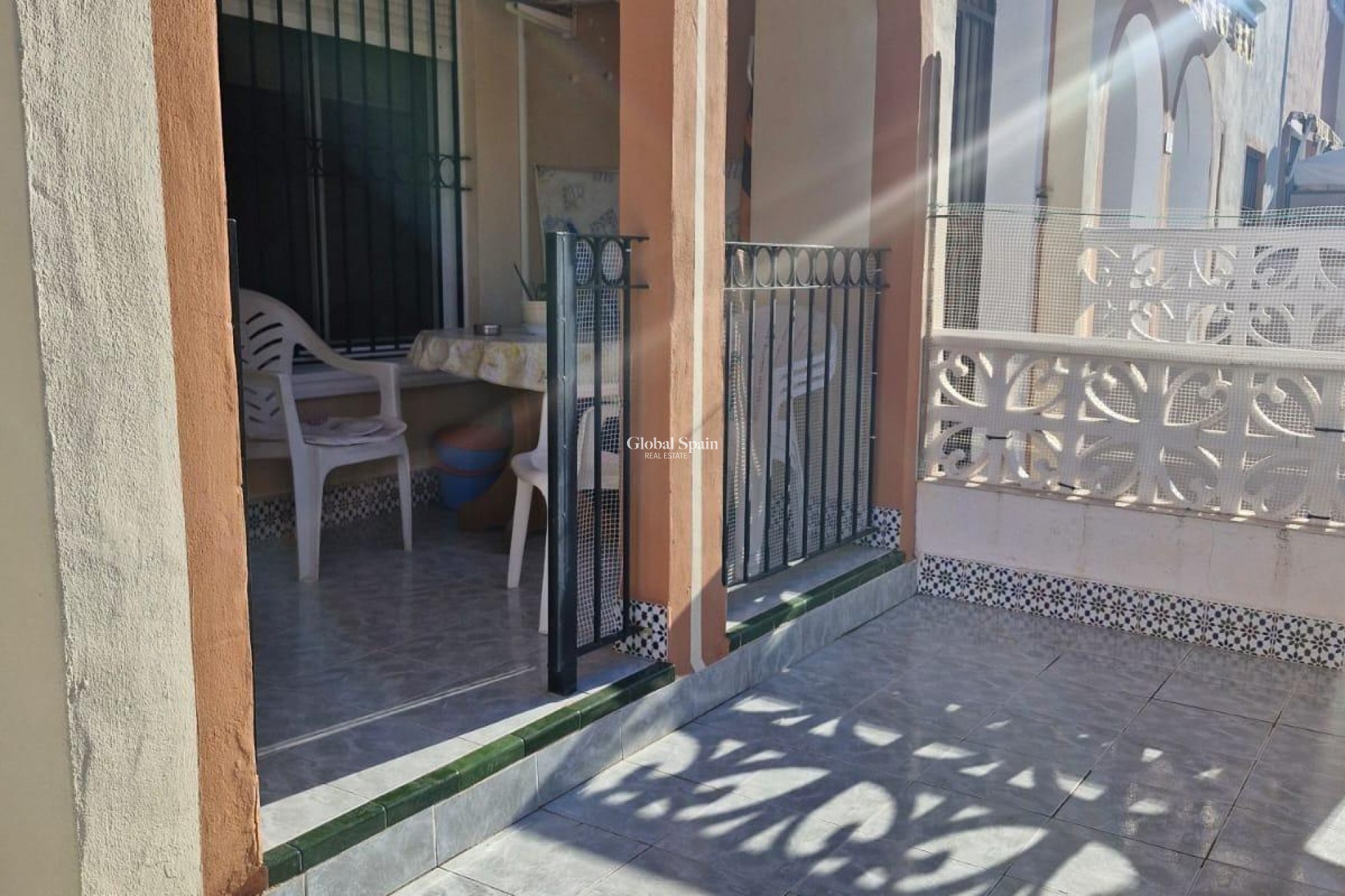 Wiederverkauf - WOHNUNG -
TORREVIEJA - Playa De Los Náufragos
