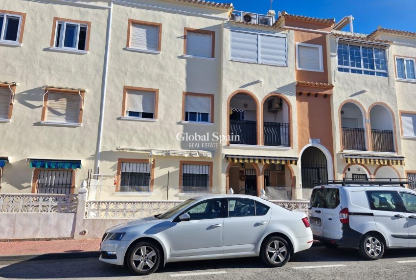 Wiederverkauf - WOHNUNG -
TORREVIEJA - Playa De Los Náufragos