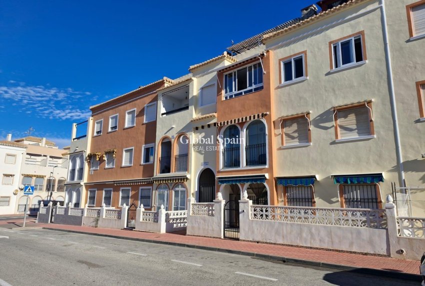 Wiederverkauf - WOHNUNG -
TORREVIEJA - Playa De Los Náufragos