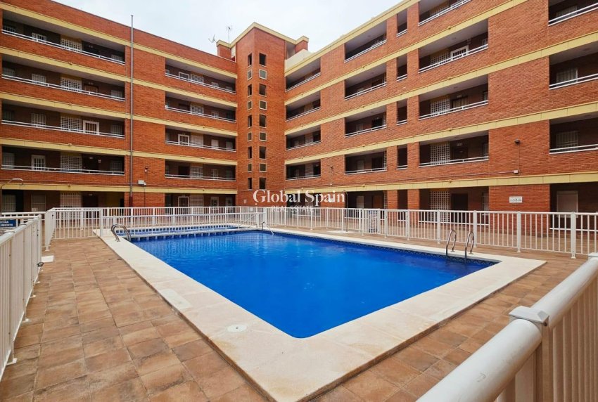 Wiederverkauf - WOHNUNG -
TORREVIEJA - Playa De Los Náufragos
