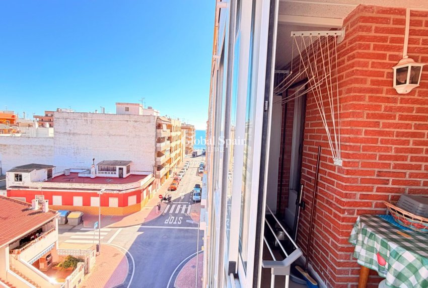 Wiederverkauf - WOHNUNG -
TORREVIEJA - Playa De Los Náufragos