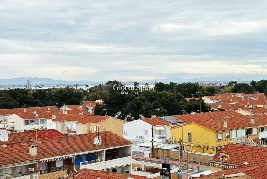 Wiederverkauf - WOHNUNG -
TORREVIEJA - Playa De Los Náufragos