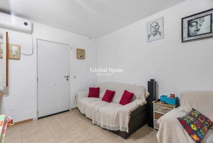 Wiederverkauf - WOHNUNG -
TORREVIEJA - Playa de los Naufragos