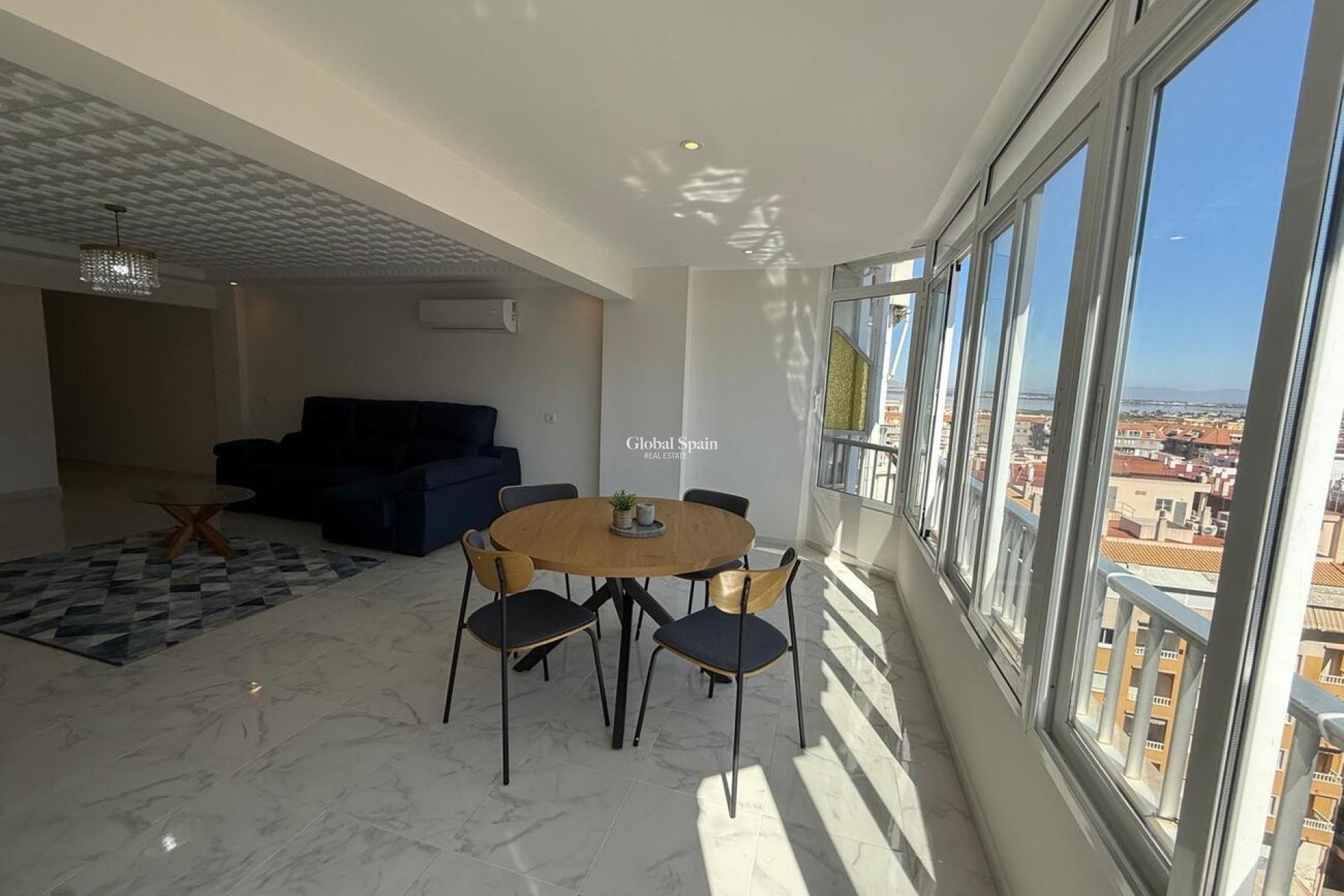 Wiederverkauf - WOHNUNG -
TORREVIEJA - Playa del Acequión